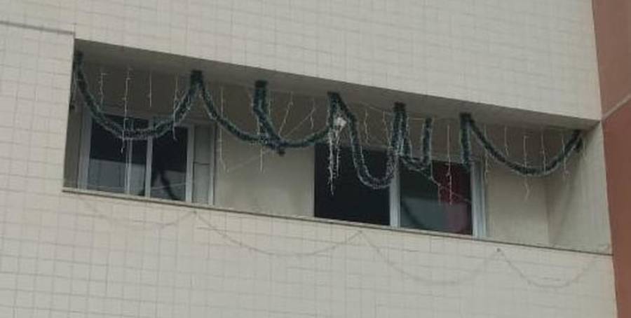 Condomínio do DF multa moradores por enfeites de Natal pendurados na janela: ´altera estética´