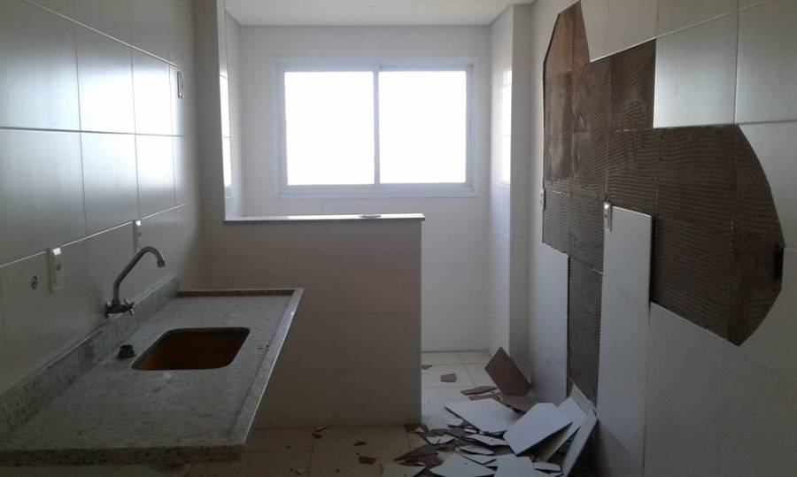 Moradores denunciam condomínio em SP após paredes explodirem com infiltrações
